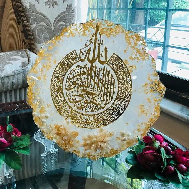 This handmade resin Ayatul Kursi plaque holds a